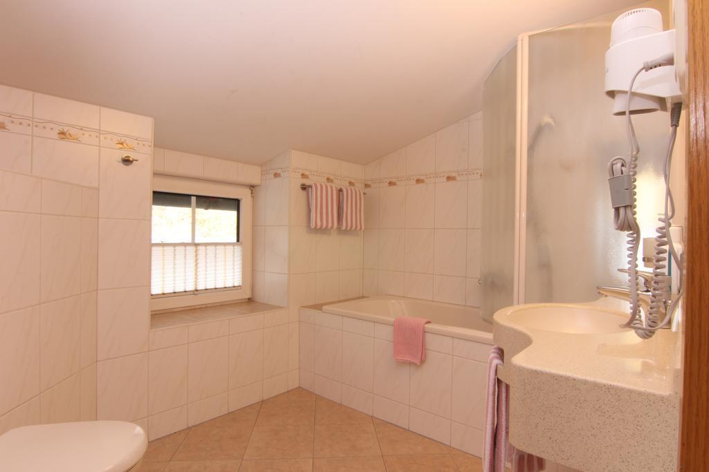 Rabenauer Muehle "Bed & Breakfast" Rum bild